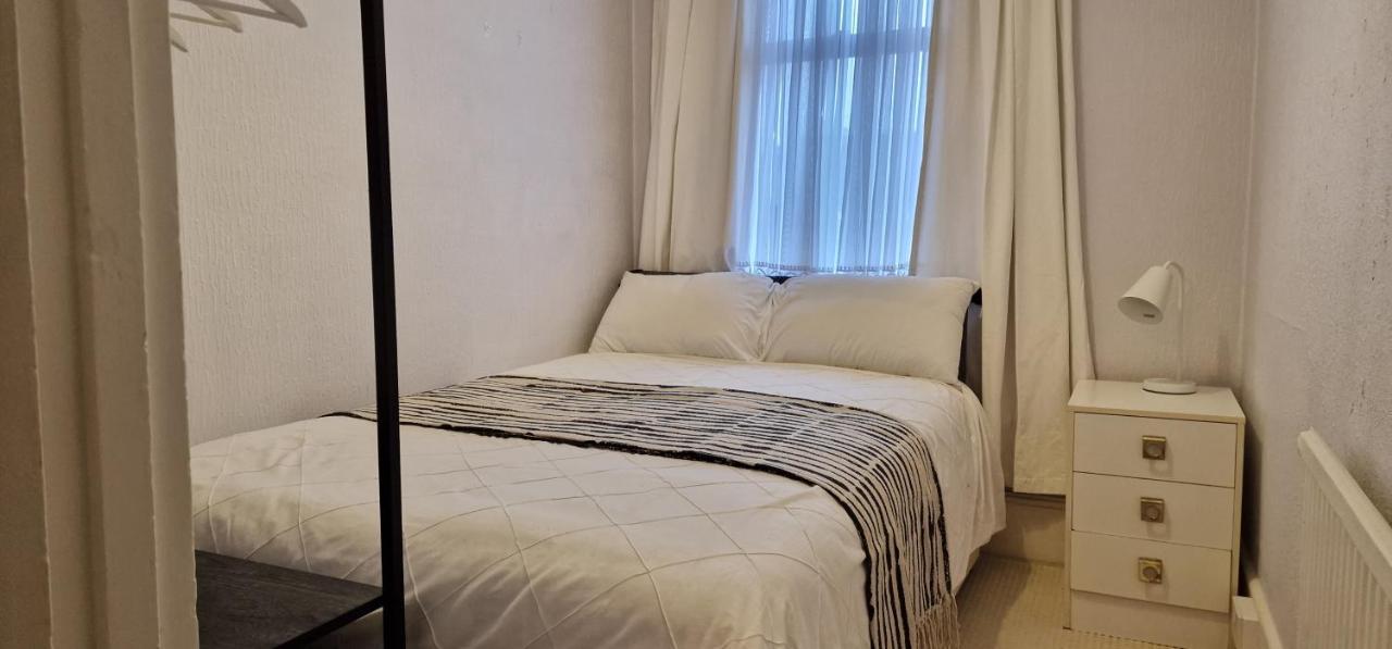 لندن Inviting You To Your Home From Home 10 Minutes From Stratford Westfield المظهر الخارجي الصورة