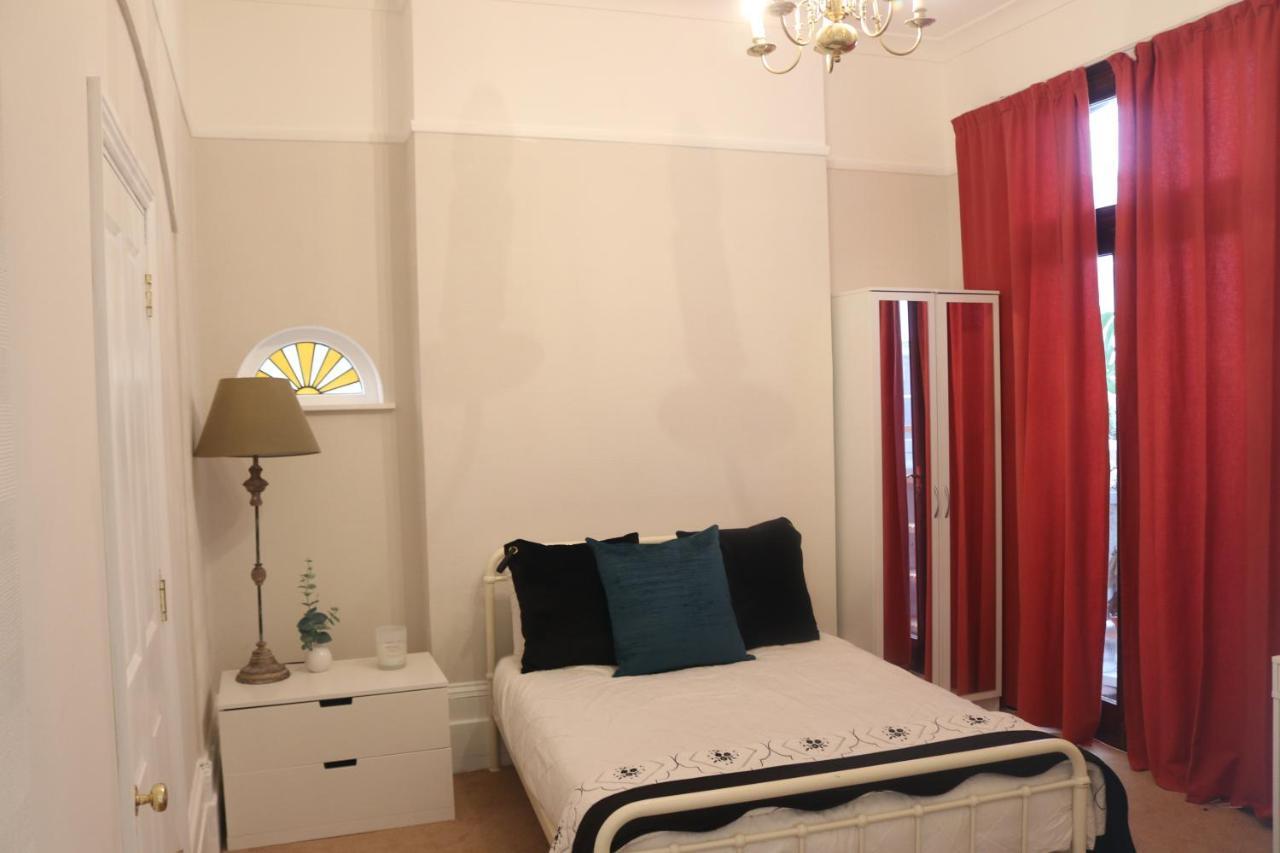 لندن Inviting You To Your Home From Home 10 Minutes From Stratford Westfield المظهر الخارجي الصورة